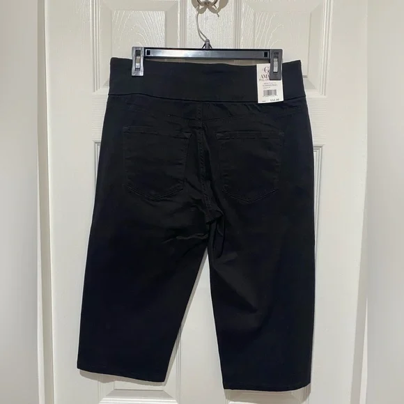 Gloria Vanderbilt Amanda Pull-on Skimmer Black Capri Jean Size 6 NWT - Picture 2 of 16